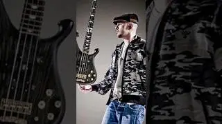 Is this the funkiest 90s bass player?