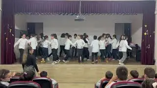 Sev kardeşim. İnsan hakları haftası müzikli gösterisi