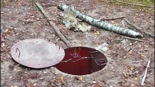 Riesige Basis unter dem Wald