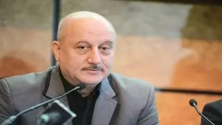 Anupam Kher detained at Srinagar airport, no entry into NIT : Newspoint TV