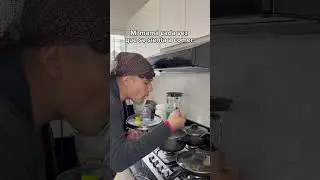 Todas las mam&aacute;s se la pasan comiendo mientras cocinan 😂
