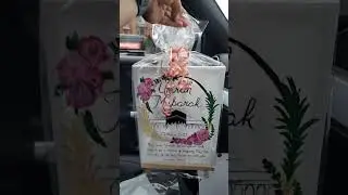 Floral Umrah gift 🎁 ✨️ 😍 💖 #mumlife #mumlifeuk #alhamdulillah #umrah  #canvaspainting #mashaallah