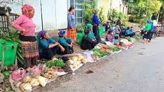 Visit the Ha Giang market . The simple life of the highland people