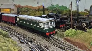 Heljan BR Class 33 D6585  Bo-Bo Diesel Locomotive - Solo running session.