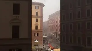 Bufera su Roma, su Via Ottaviano travolte le grate del cantiere
