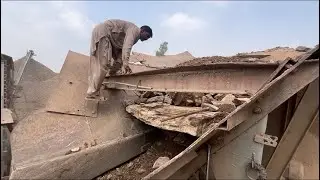 &ldquo;500KG Stone Crush in 10 Sec | Crusher Plant Pakistan | Mazdoor Hard Work&rdquo; How to clear jam.?#stone 