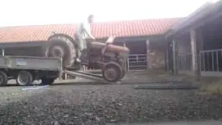 grey fergy  TRAILER MOVES TRACTOR DOSENT