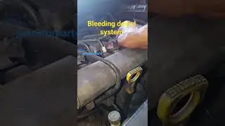 Air bleeding desiel system #desielengine #mechanictips #hyundaiaccent #crdi