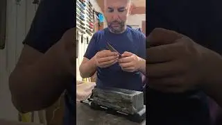 Yağ taşında bı&ccedil;ak bileyleme. Eski &uuml;retim Karani marka 0 no bı&ccedil;ak. 
