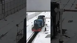 ЧМЭ3Э-6734 с ПОМ1М, недокрашенная Ласточка, ТГК2-8551 с паровозом 9П-19499 на станции Подмосковная