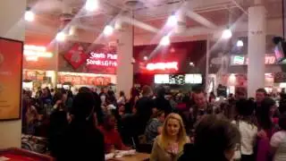 MUST SEE!! Christmas flash mob in OC mall