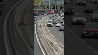 The M1 // A motorway connecting London with the northern town Leeds. 🛣️