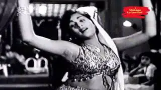 MAST NAZAR MORI PATLI KAMAR ZARA DIL KO BACHANA - MUBARAK BEGUM - FILM RAAZ