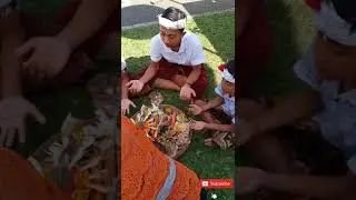 Tradisi Bali Natab Banten Biakaon