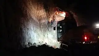 Excavator vs. Hydraulic Breaker: The Ultimate Destruction Showdown