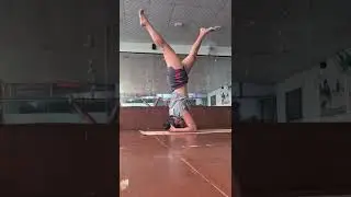 #abhyasa #repetition #practice #yoga #asana #headstand #body #dailypractice #shorts #youtubeshorts