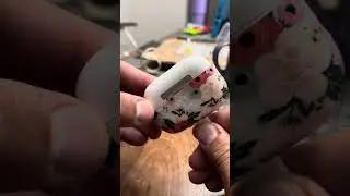 How to remove bottom Apple AirPods  case cover