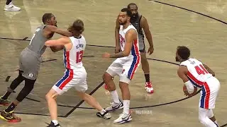 Kevin Durant gets ejected for shoving his elbow into Kelly Olynyk&rsquo;s face 😲