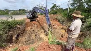 Komatsu Excavator at Work &ndash; Repairing a Drainage Culvert Buried After a Flood