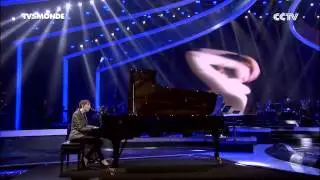 Soirée de l'amitié Chine - France : Jeanne Cherhal interprète au piano 