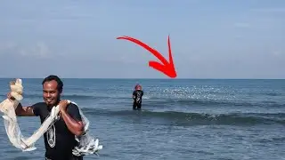 Amazing Mullet Fishing Skills on the Beach |  Traditional Cast Net Fishing