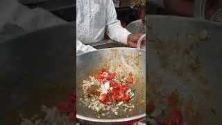 Hardwoking Uncle Selling Chana Pao since 20 yearsi