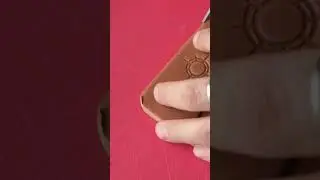 Palosanto edge beveler in action ! #edgebeveler #leatherworking #leathercraft #leathergoods #crafts