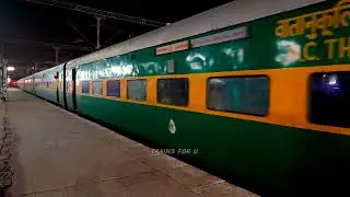 12204/Amritsar - Saharsa Garib Rath Express arriving at Gorakhpur Junction Railway Station