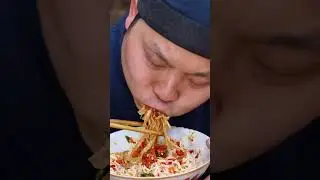 反面教材用筷子剔牙 你身边有这样的朋友吗？#农村美食#吃播#辣椒酱#抖音美食#tiktok#美食盲盒#spicy