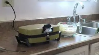 1972 Mint in the Box Toastmaster Avocado Waffle Maker / Sandwich Grill Model 267