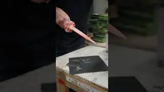 Может ли гигантская леденец на палочке порезать вас?!