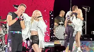 LIVE Concert of Coldplay and Rose ! Video Rose Blackpink Performs Song &ldquo;APT&rdquo; With Chris Martin