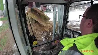 Nakládání zeminy na Tatru - Takeuchi TB 290-2 - cab view