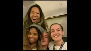 Rachel skarsten with Meagan tandy and other cast at dragon con 2020 #84