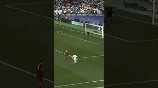 Van Dijk aura defending 😮&zwj;💨 #UCL #ChampionsLeague #Ronaldo #laliga #realmadrid  #shorts #ball #home