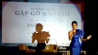 Phạm Thu Hà trong trang phục Lê Hoàng Hải tại buổi họp báo ra mắt Album 