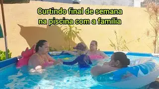 Curtindo o final de semana na piscina com a fam&iacute;lia