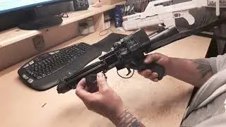 Star Wars E-11 blaster showcase for propmaker.dk