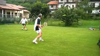 campo da tennis in erba naturale