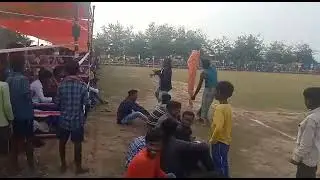 Turunji jhadob Majhi football kelaro dench
