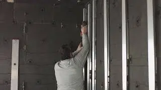 StoVentec Levyrappauksen asennus - Osa 4 - Pystysuuntaisten rankojen asennus