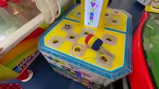 Oyun alanında Mini Mis Basket attı | Eğlenceli çocuk videosu