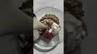 Chocolate hazelnut overnight oats!