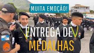 Emoção na entrega das medalhas no Colégio Militar da PMERJ