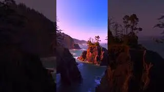 you, me, and the oregon coast? 🌊🪵🌲🌛✨ The Oregon Coast is hands down one of the most beautiful