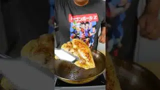 Как приготовить сочную куриную грудку на сковороде (подходит для новичков)