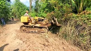 Great new project!! Complete 100% clearing, pushing soil garbage in water the home by Good Bulldozer