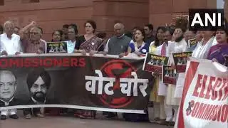 Delhi: INDIA alliance MPs, including Mallikarjun Kharge, Priyanka Gandhi Vadra, protest..