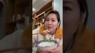 大孙子在家，老人家不愁辛苦，每天都做好几个菜，生怕孙子吃不好
