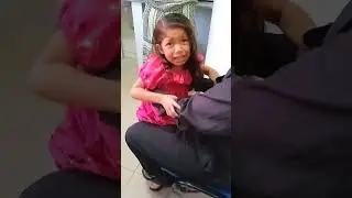 Ana Sophia Tomando Vacina